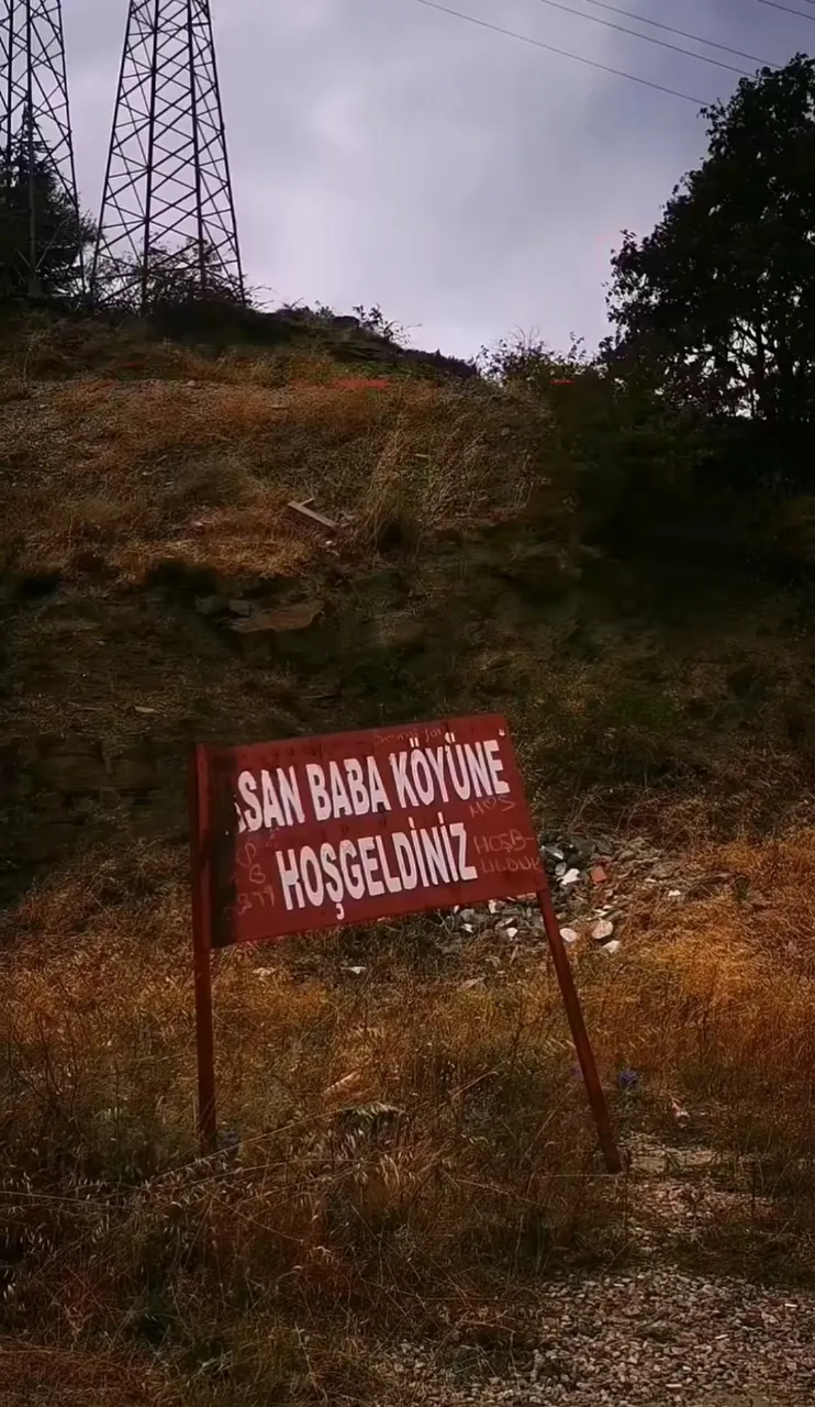 Öneri fotoğrafı: Bu tabela yerine köye daha yakışır güzel bir tabela olsaydı