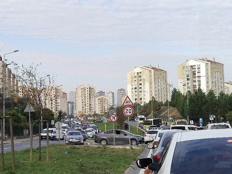 Öneri fotoğrafı: Kayabaşı mahallesindeki okulların önünde üst geçit yapılsaydı