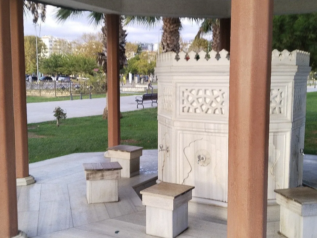 Öneri fotoğrafı: Maltepe Sahil Park camii şadırvanına askılık takılmalı