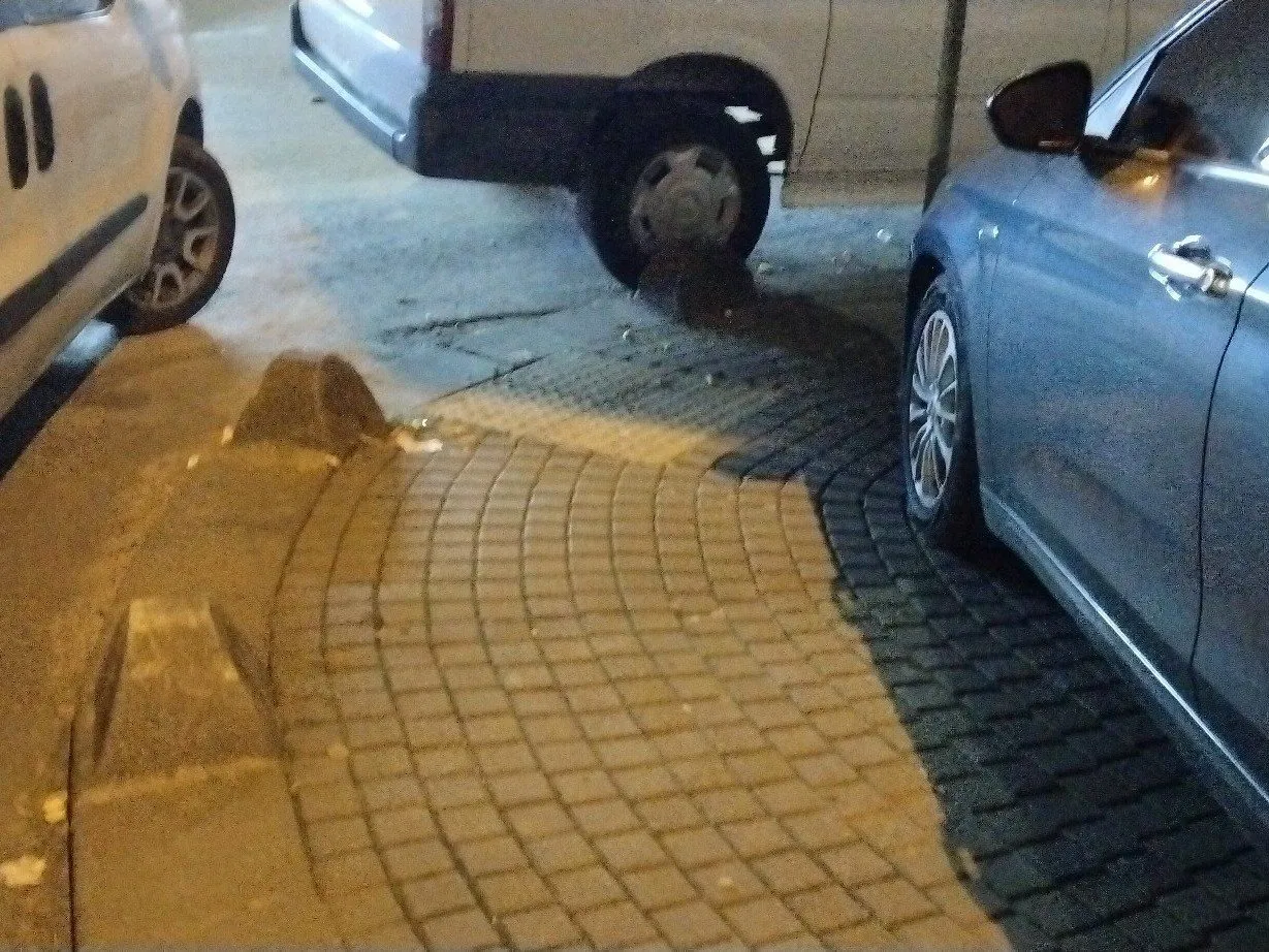 Öneri fotoğrafı: Kaldırımlar bebek arabalı vatandaşlar için çıkmaz sokak olmasaydı